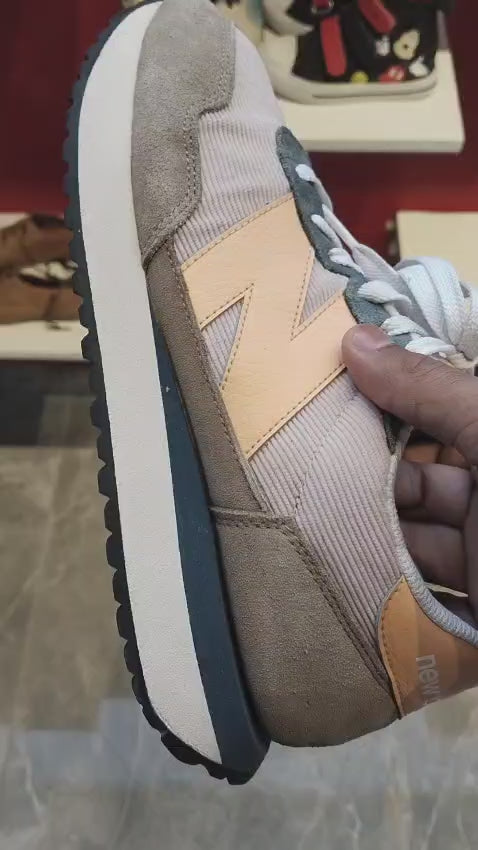 New Balance 237 Sneakers